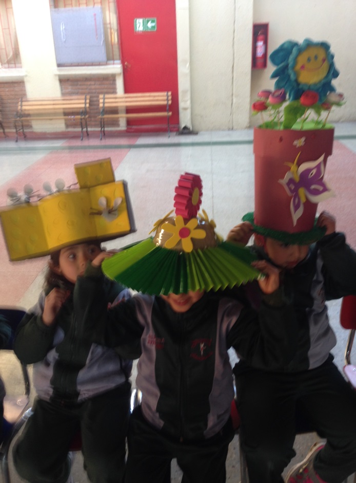 C:\Users\DIRECTORA\Desktop\fotos\fotos_2014_colegio-UTP\desfile sombrero párvulo\IMG_1829.jpg